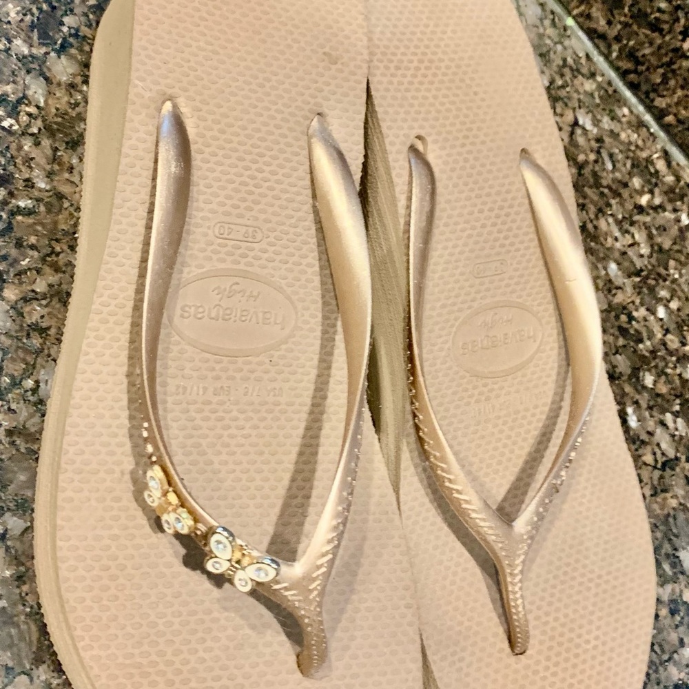 Havaianas high flip flops with crystal butterflies. Unique & pretty! Size 39-40